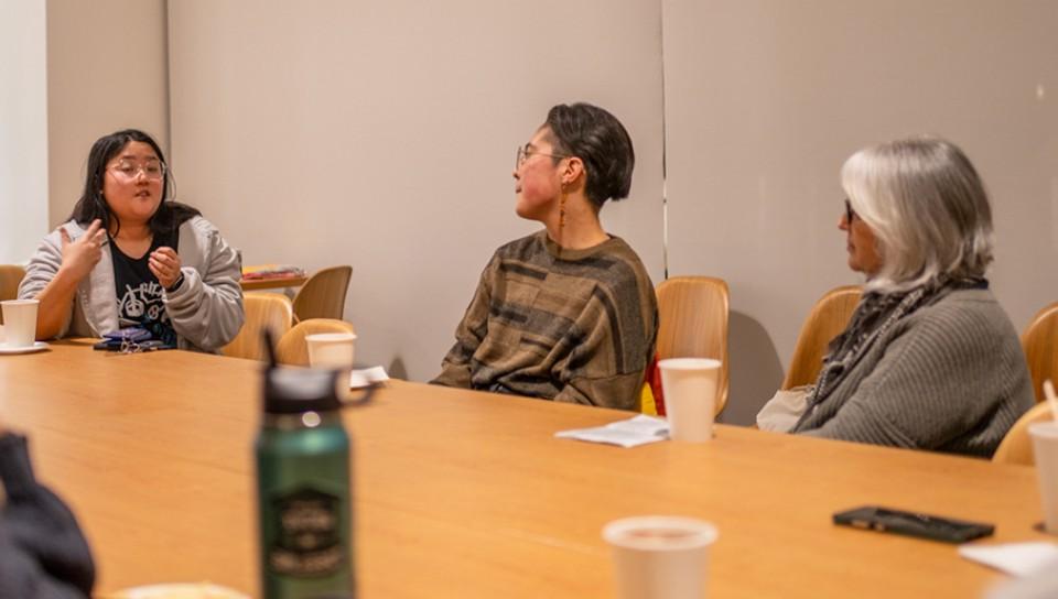 A group of students during a Conversation Cafe on Martin Luther King Jr. 一天